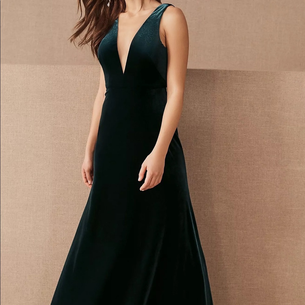 JENNY YOO LOGAN VELVET DRESS
Color: Emerald